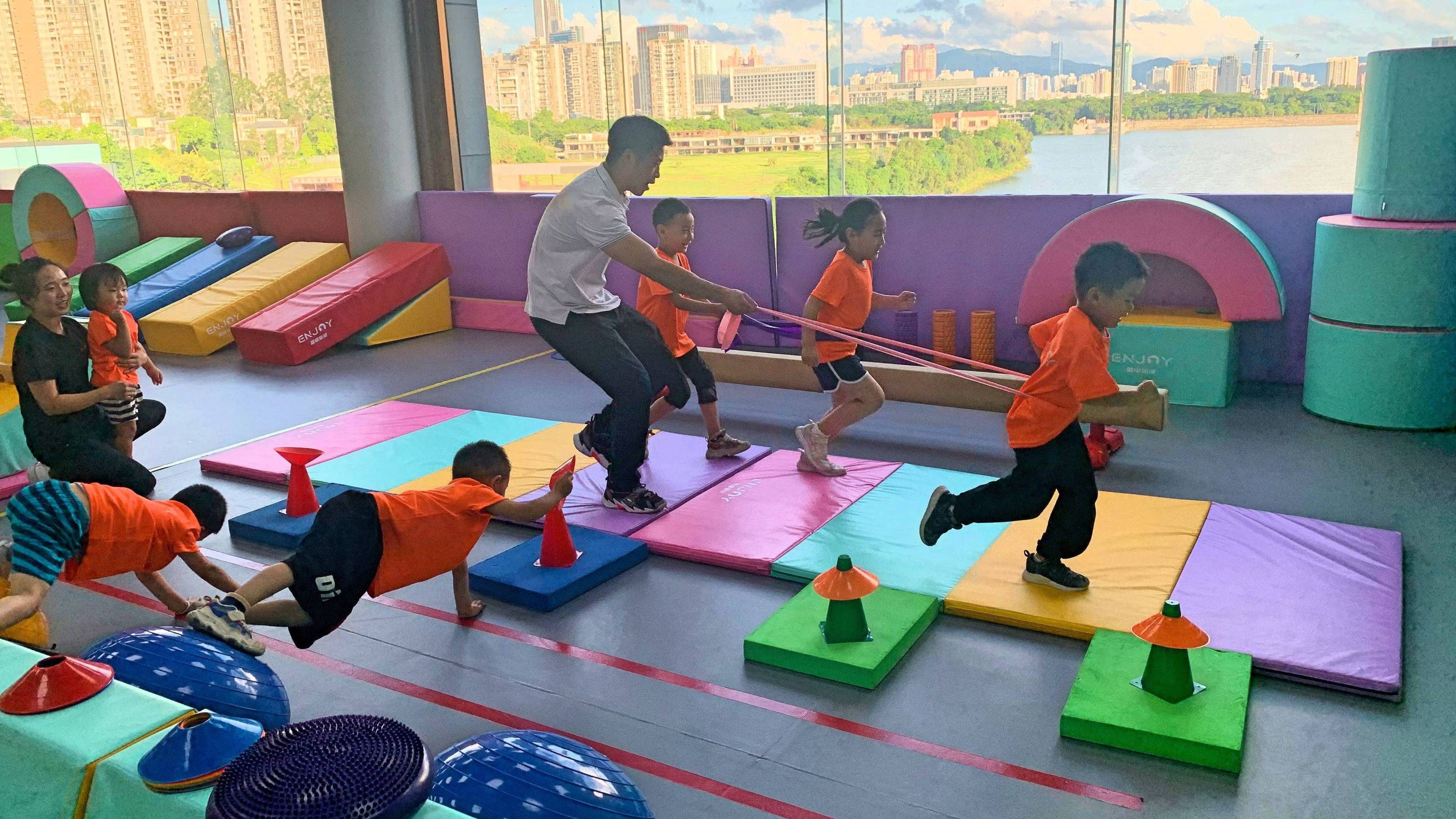 朱艾勇张志强“六一”前夕看望慰问少年儿童坚持健康第一强化“五育”融合让少年儿童在“拔节孕穗期”茁壮成长陈儒江蔡宜骅时志远参加(图1)